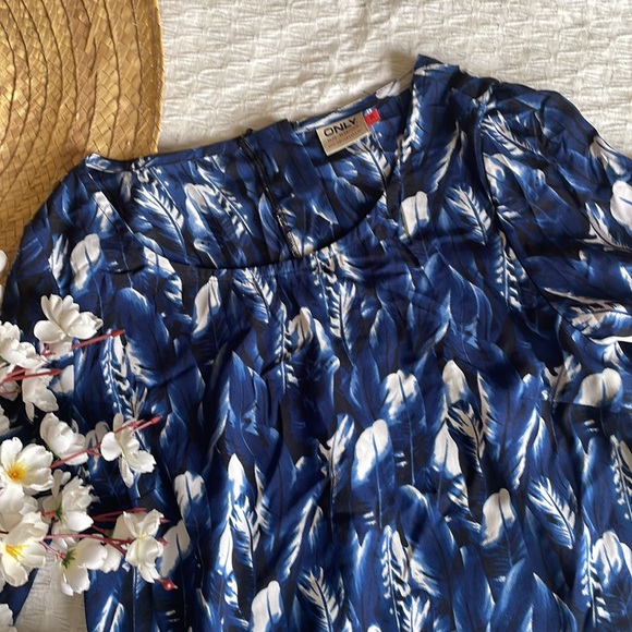 Vero moda blue feather print top - Picture 2 of 6